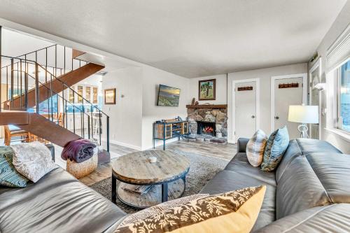 Lake Forest House | Lake Tahoe Getaway Close to Beach & Ski Slopes