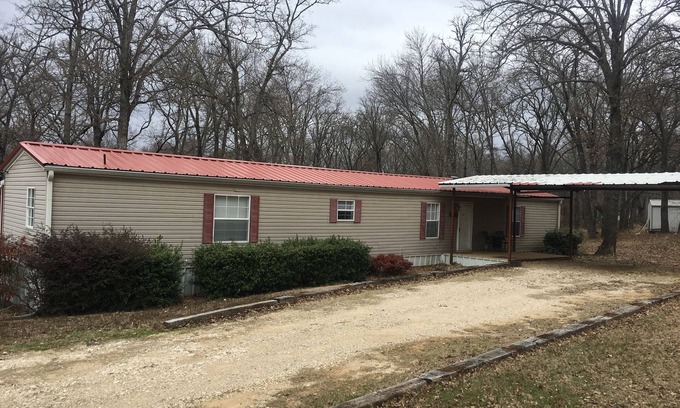 Kingston House | Lake Texoma Cabin: Relaxing, quiet, great fishing & just minutes from the water!