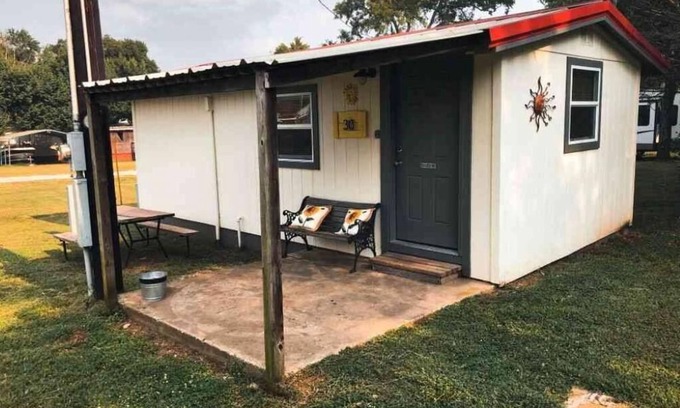 Mead Cabin | Lake Texoma cabin Sunshine Suite