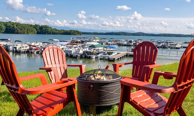 Dandridge Villa | Lake Therapy (1-Bedroom Villa) by RedAwning
