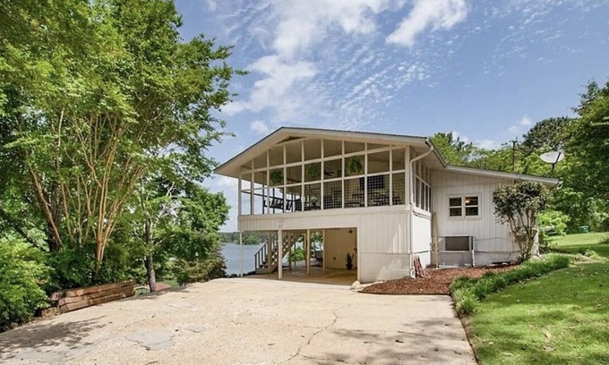 Northport House | Lake Tuscaloosa waterfront home