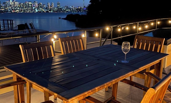 Seattle Boat Rental | Lake Union Houseboat with Space Needle Views