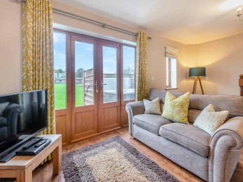 Maltby le Marsh House | Lake View 1 - Uk45577