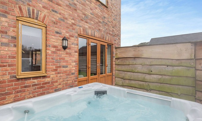 Maltby le Marsh Cottage | Lake View 1 - UK45577