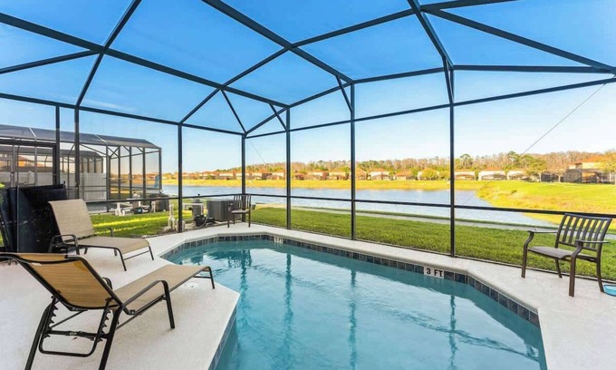 Bellavida House | Lake View and Private Pool 4BR at Bella Vida