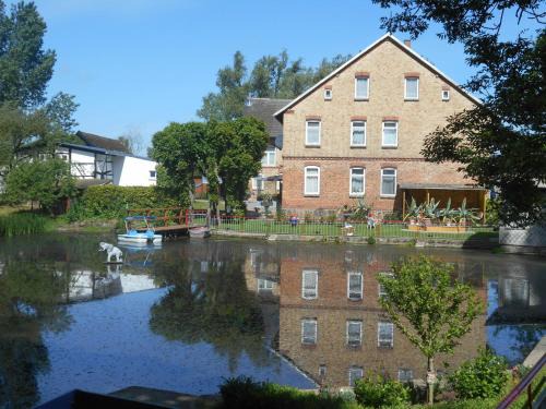 Kalkhorst Apartment | Lake-View Apartment in Klein Pravtshagen with Garden