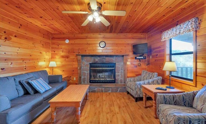Byrdstown Cabin | Lake View Bliss: 2-Bedroom Cabin on Enchanting Dale Hollow Lake #6!