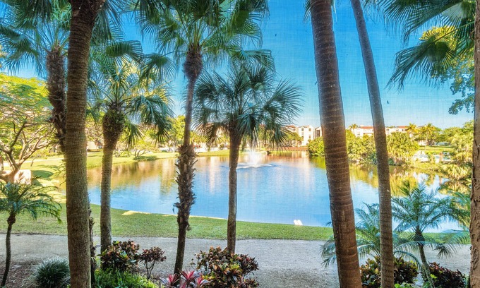 Delray Beach Condo | Lake View Condo, Close to Beach And Downtown Delray