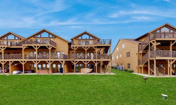 Arkdale Condo | Lake View Condo w/Golf, Pool, Hot tub, Lake access, & Resort Amenities
