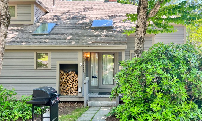 Bristol Condo | Lake View Condo with WiFi, Fireplace, Deck, Sun Room, & Shared Pool/Tennis/Beach