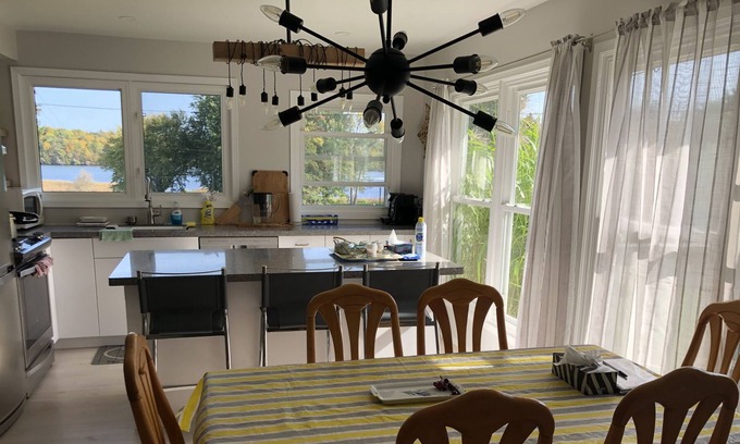 Asphodel-Norwood House | Lake view cottage beside lake