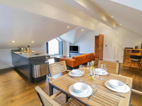 Windermere Apartment | Lake View