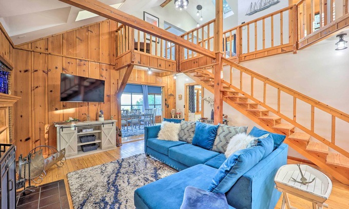Bernice House | Lake-View Home w/Deck + Gas Grill in Bernice!