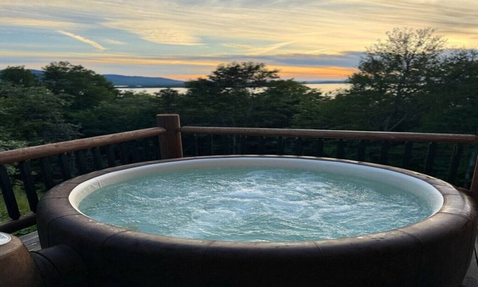 Greenville Cabin | Lake View*Hot Tub*Sunsets*Fire Pit*Pet Friendly*