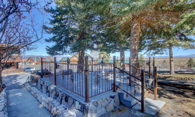 Lee Vining Hotel | Lake View Lodge