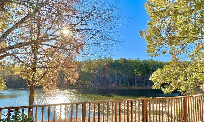 Wake Forest House | ⭐️Lake View Retreat⭐️ - Water Front Home at the Holliday Homestead