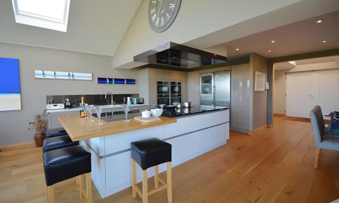 Compton Martin House | Lake View Retreat - with Hot Tub and Sports Bar
