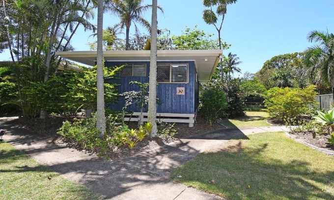 Urangan Apartment | Lake View Villa