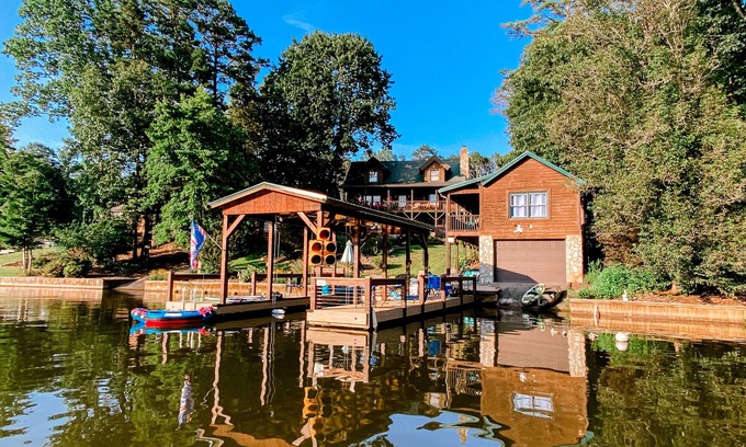 New London Cabin | Lake View Villa
