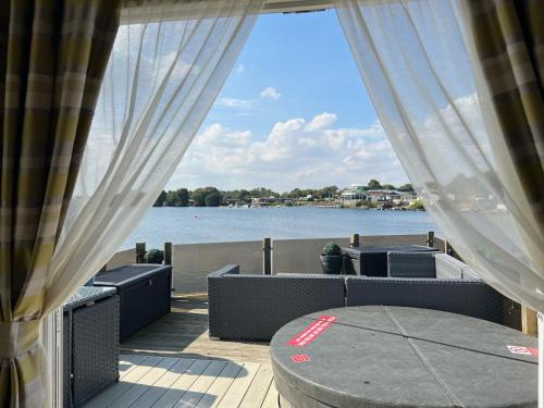 Tattershall House | Lake View with Private Hot Tub at Tattershall Lakes