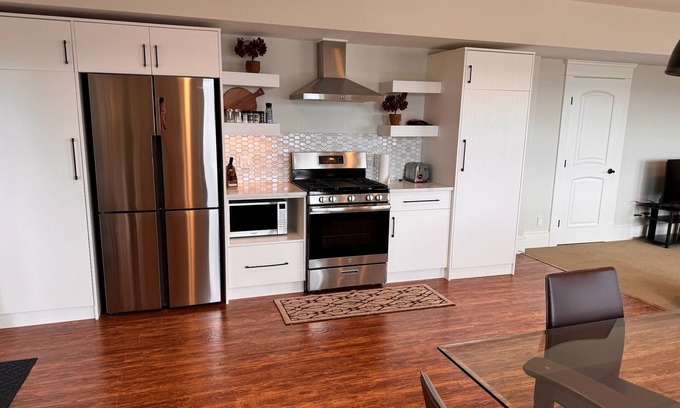 West Kelowna Estates Apartment | Lake views, 8mins to downtown & 4 mins to wineries
