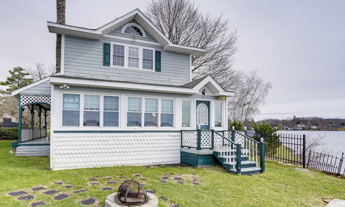 Pittsfield Cottage | Lake Views & Dock Access - Pittsfield Cottage!