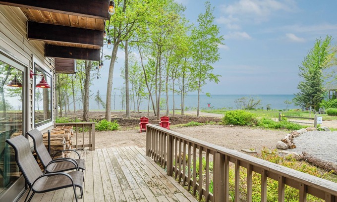 Miami Park House | Lake Views, firepit and summer fun at Haven Fun