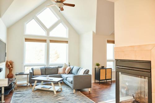 Lake Harmony House | Lake Villa with Theatre and Game Room