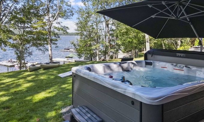 Tafton House | Lake Wallenpaupack Lakefront - 3 bed 2 bath Stunning Views with Hot Tub