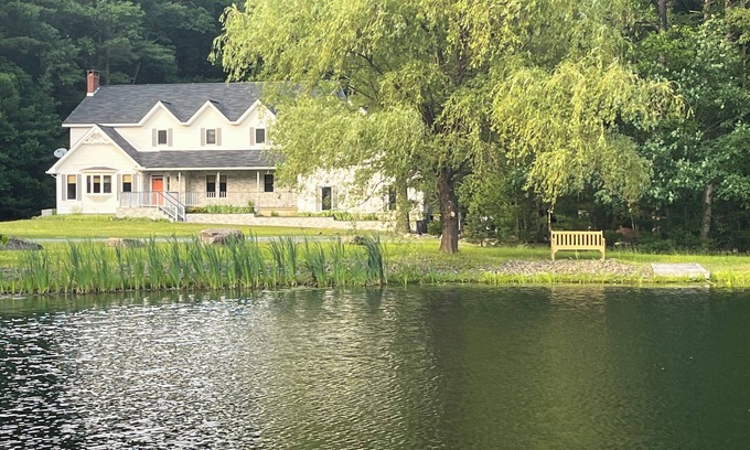Lakeville House | Lake Wallenpaupack, PA 4 Bedroom 4 Bath with ponds and fishing