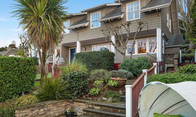Seattle Metro Area House | Lake Washington Beach access for paddle boards and swimming