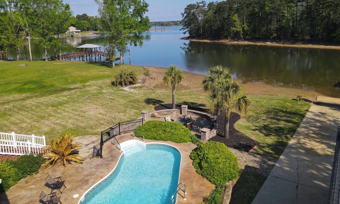 Ridgeway House | Lake Wateree Family Retreat!