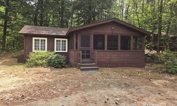 Moultonborough Cottage | Lake Winni 2 bedroom cottage with large sandy beach and use of small boats