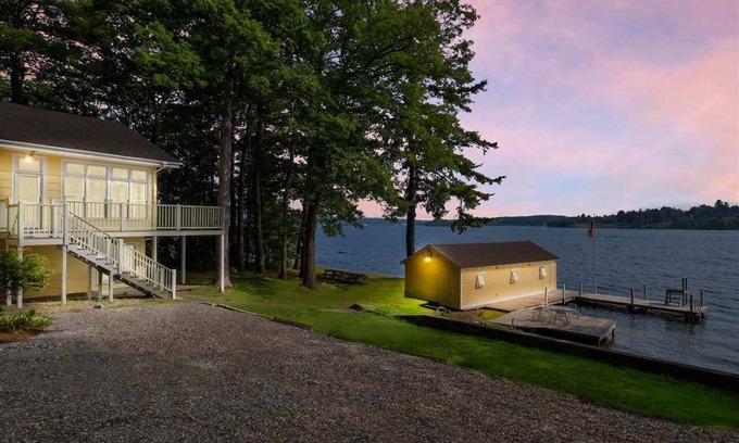 Laconia House | Lake Winni- Amazing waterfront oasis- beach, dock and more!