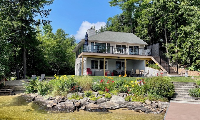 Moultonborough House | Lake Winnipesaukee Waterfront Beach & Dock
