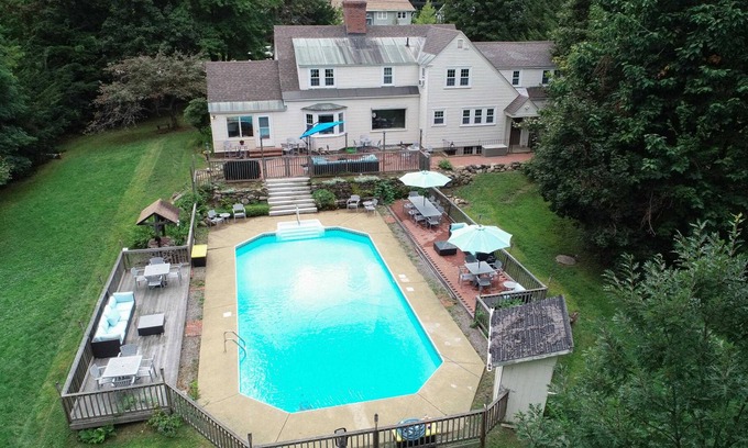 Laconia House | Lake Winnipesaukee House w/ Pool, Fast Wi-Fi, Laundry, Stocked Kitchen and TV!