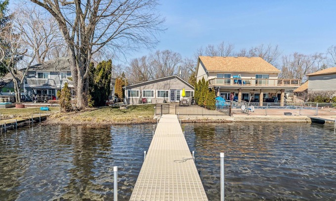 Commerce Township House | Lakefront living