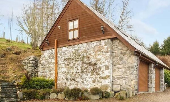 Glen Urquhart Cottage | Lakefield Apartment