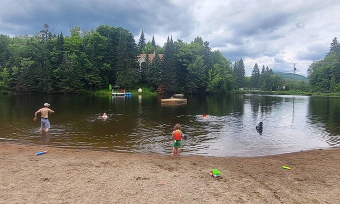 St-Adolphe-d'Howard Cottage | Lakefront beautiful chalet - 5 min to ski resort