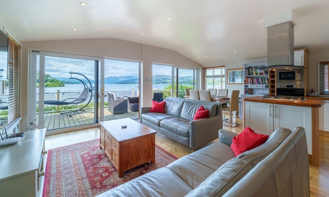 Bowness-on-Windermere Ski Chalet | Lakefront Lodge with direct lake access - Fallbarrow Park, Bowness
