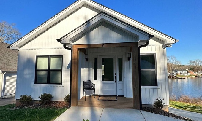 Southmont House | Lakefront 2 BR Cottage sleeps 6 with private dock, kayaks, and heated patio