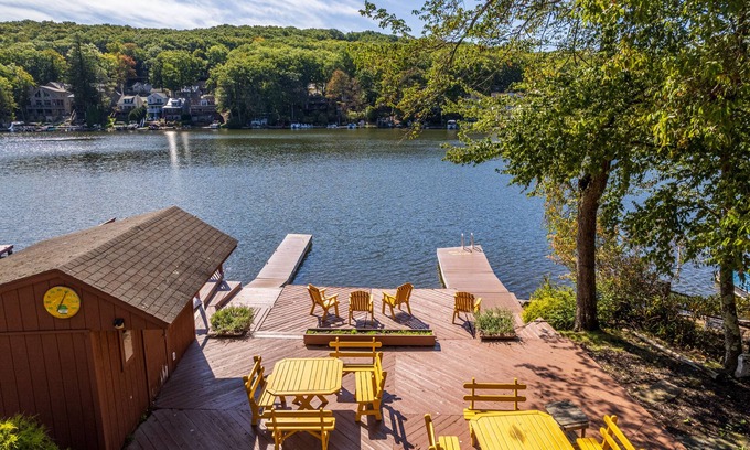 Lake Harmony House | Lakefront, 2 Houses 2 Hot Tubs, Pool Table, 60 Game Arcade, Fishing, Near Slopes