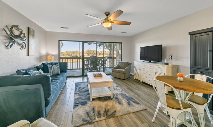 Miramar Beach Cottage | Lakefront 226 3 Bedroom Condo by Redawning