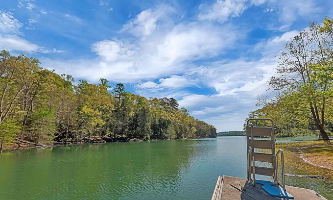 Andersonville Villa | Lakefront 3-bedroom 2-bath apartment on Norris Lake. Just minutes from Knoxville