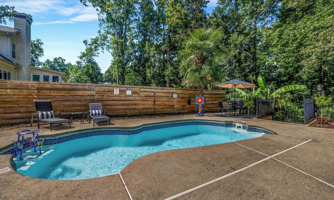 Buford House | Lakefront 4 BR with Pool + Swim Dock – Entire Home in Buford, GA