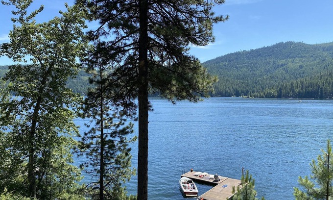 Kootenai County House | Lakefront 5 bedroom log home, decks & dock. Relax or retreat w amazing beauty
