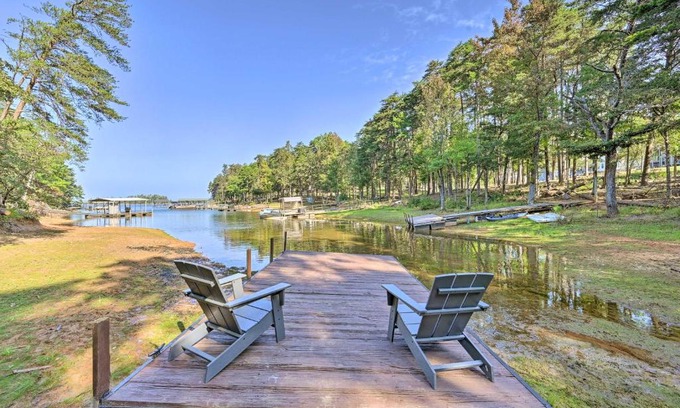 Anderson House | Lakefront Anderson Paradise Dock, Fire Pit!