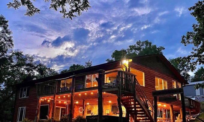 La Follette Cabin | Lakefront, Baltic jacuzzi, 6bdrm, 3 fire pits, kayaks, 24’outdoor Bar!sxs trails