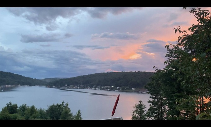 Shawanese House | Lakefront Bungalow w/kayaking, boating and dock