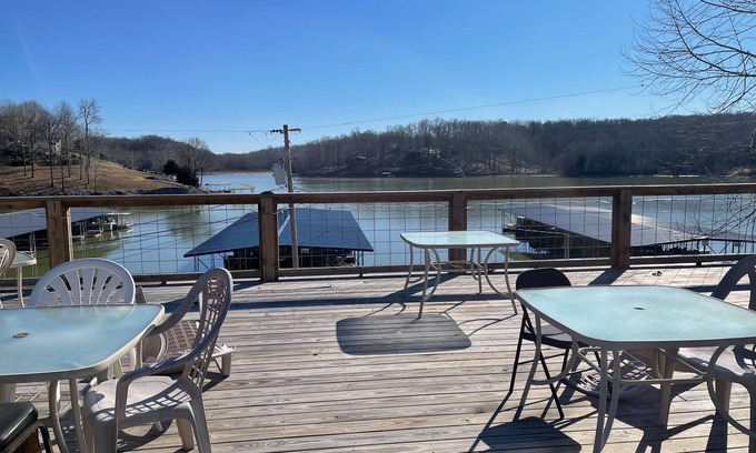 Cadiz Resort | Lakefront cabin at Lake Barkley